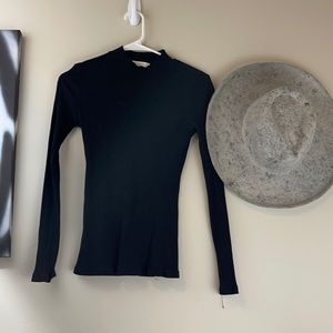 Ribbed black Mocknwck Top